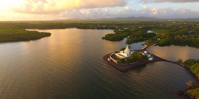 Mauritius helicopter airport transfer service (10)